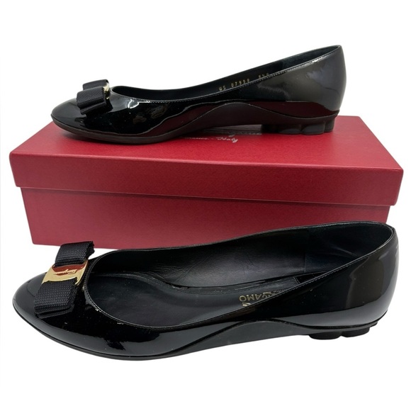 Authentic Salvatore Ferragamo Vara Bow black patent leather shoes size 8.5B - Picture 10 of 14